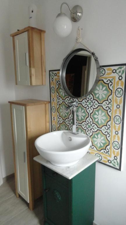 Ressel Mansion room 1